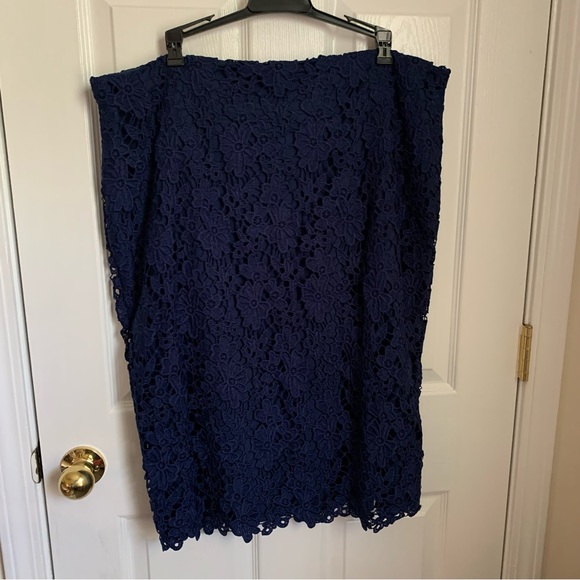 Liz Claiborne Dresses & Skirts - Liz Claiborne 18 navy lace overlay skirt